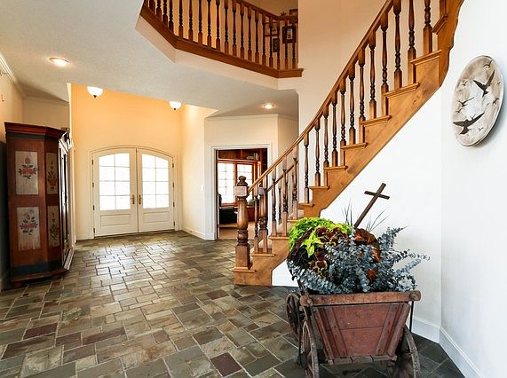 4th image of 8141 Woodland Dr