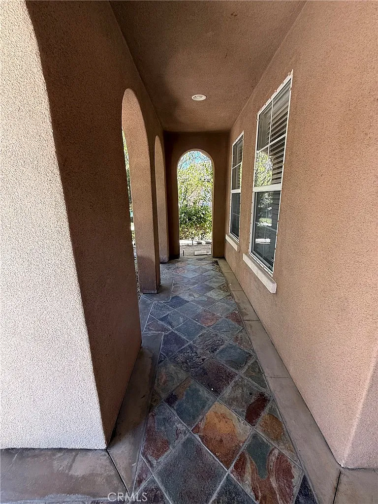 4 bed, 3.5 bath, 2557 sqft, $6,900 — Photo 3