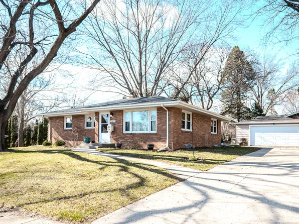 2807 Carmac Rd, Rockford, IL 61101