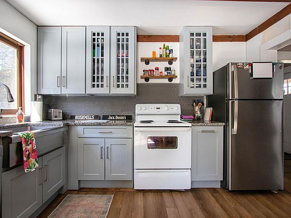 5th image of 664 Main Street