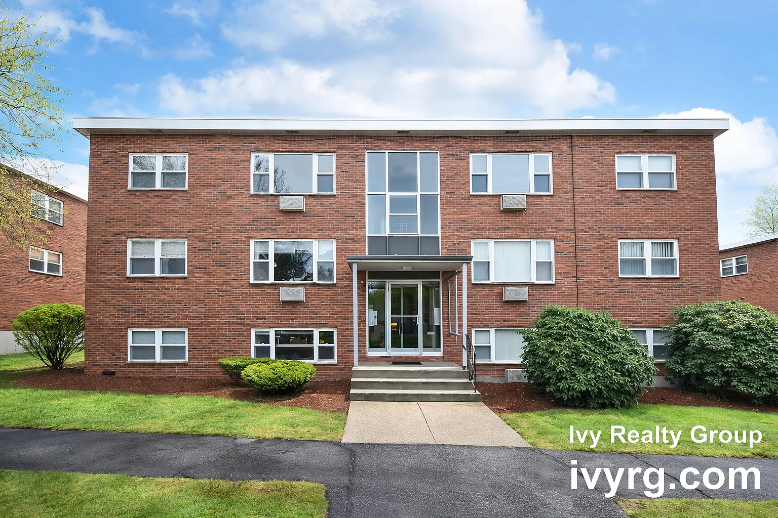 2 bed, 1.0 bath, 701 sqft, $2,626 — Photo 1