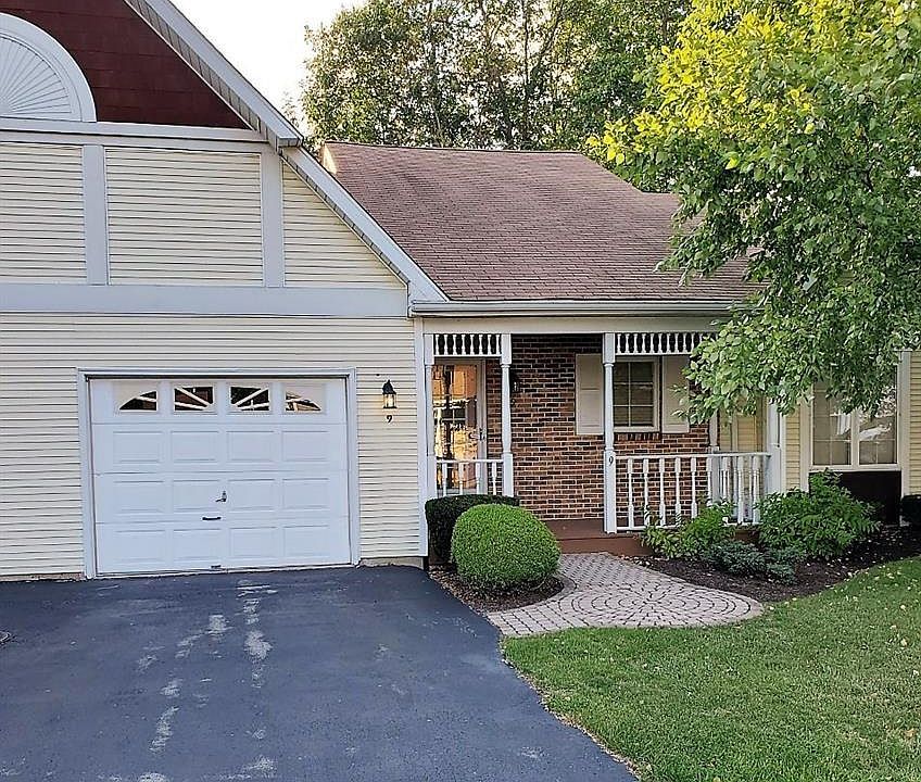1st image of 11 Sweet Bay Ln