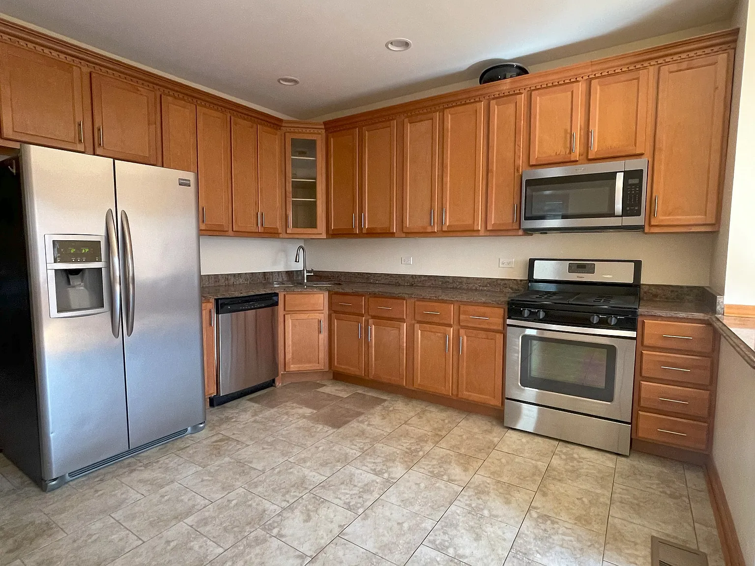 2 bed, 1275 sqft, $1,800 — Photo 3