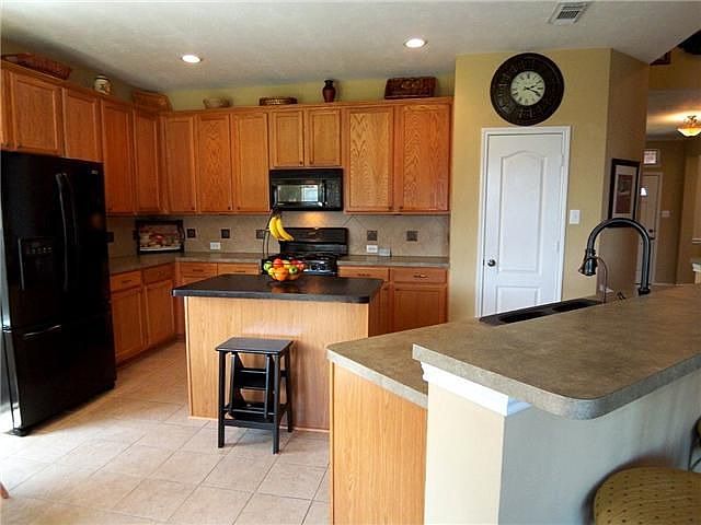 Kitchen with Island and Breakfast Bar