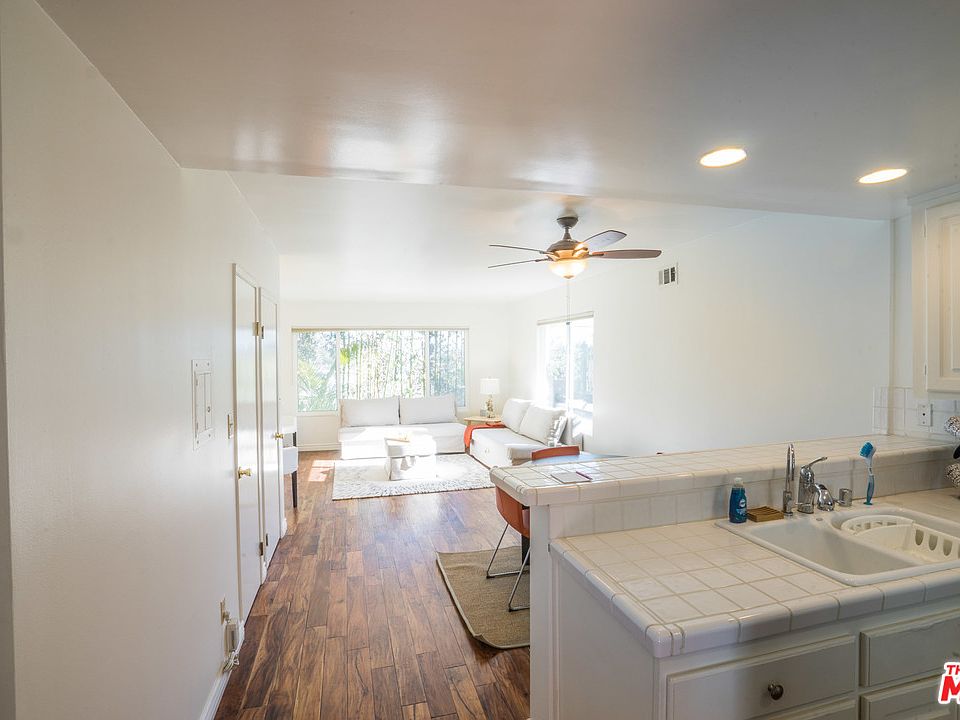 1st image of 431 Marine St