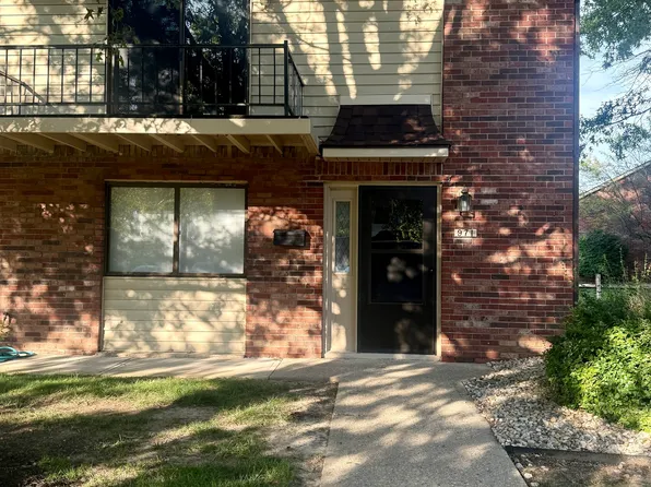 971 Greenwood Trl W, Greenwood, IN 46142