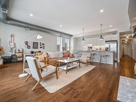 5th image of 1001 N Paulina St APT 3