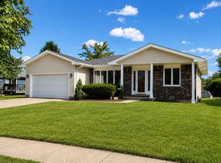 5111 Springdale Ln, McHenry, IL 60050