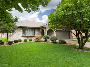 901 Woodcrest Ln, Lemont, IL 60439