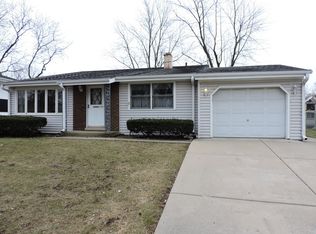 829 Beechwood Rd, Buffalo Grove, IL 60089