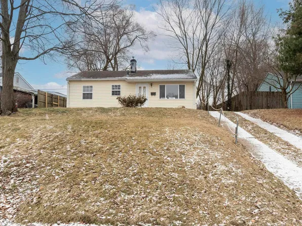 216 Barbie St, South Bend, IN 46614