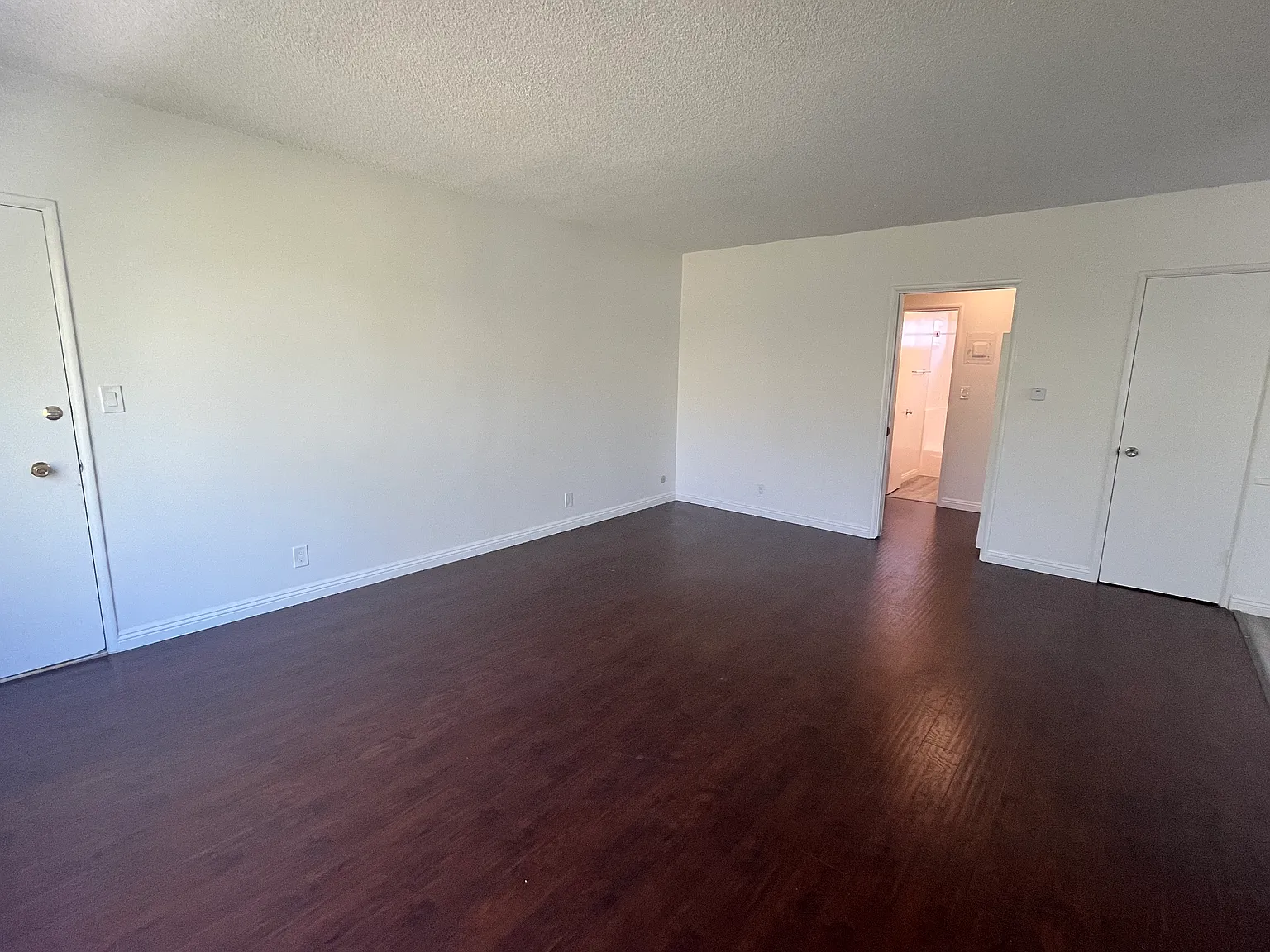2 bed, 1200 sqft, $2,690 — Photo 3