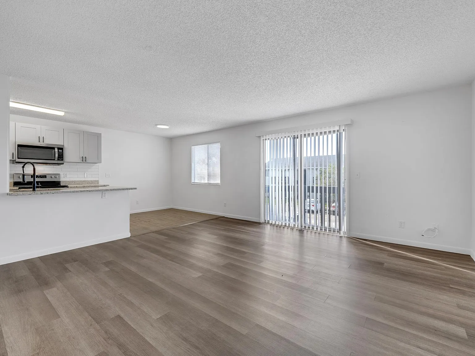 441 Mercury Ave SE — Photo 4