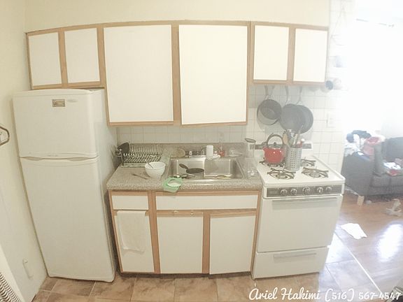 5th image of 302 Mott St APT 18