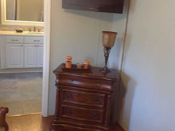 Wide screen tv stays 