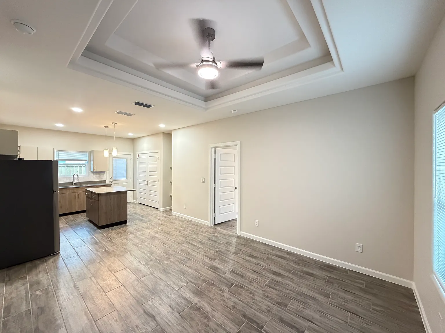 3 bed, 1080 sqft, $1,250 — Photo 2
