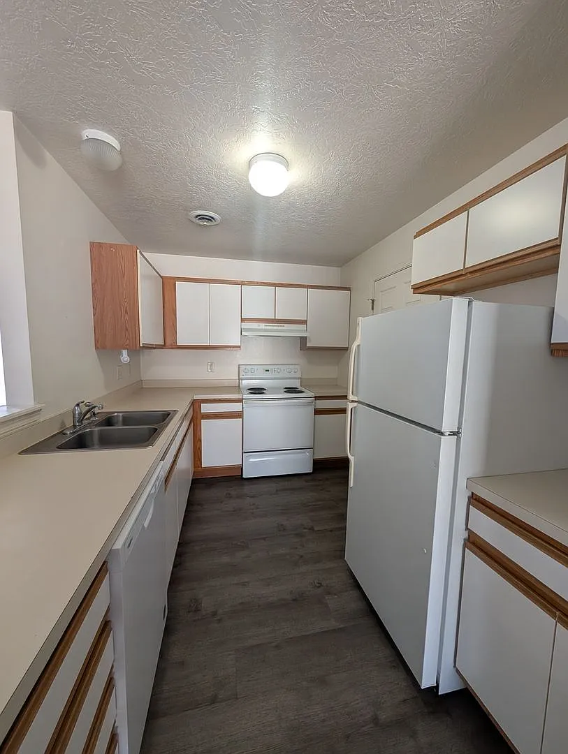 319 Lenore St — Photo 3