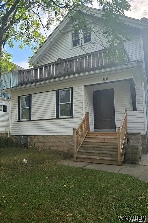 4 bed, 1.5 bath, 2560 sqft, $1,750 — Photo 1