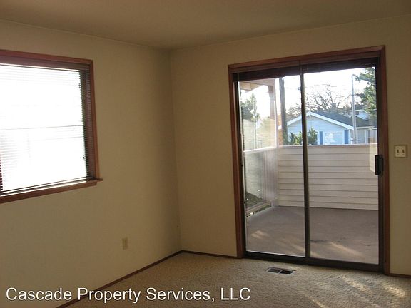 5th image of 824 SE Jensen St #2