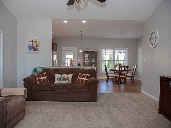 3rd image of 8318 Leland Dr