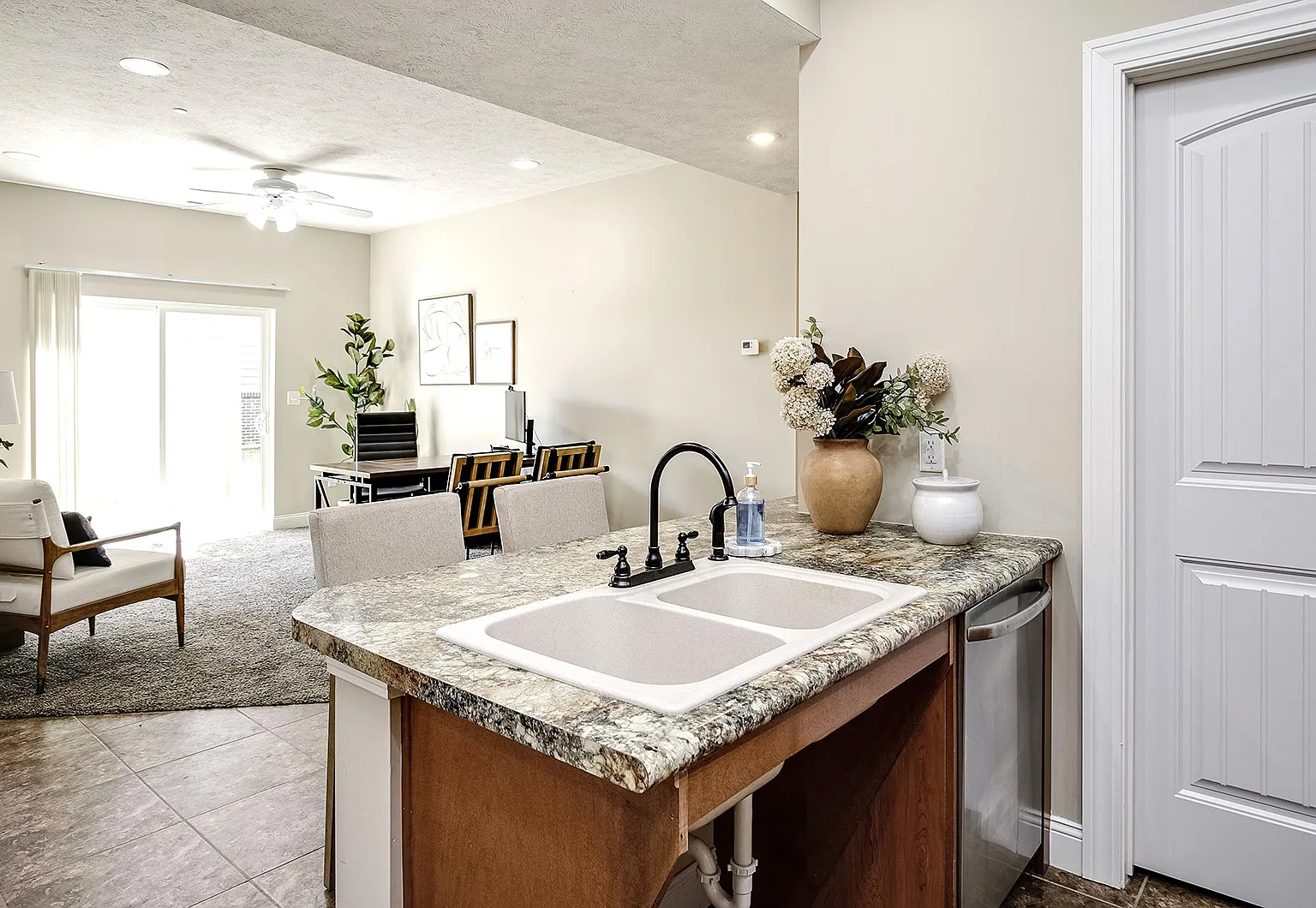 Oak Pointe — Photo 2
