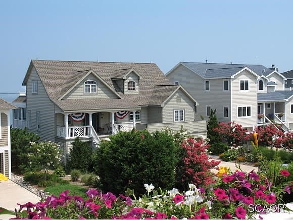 1st image of 218 W Cape Shores Dr