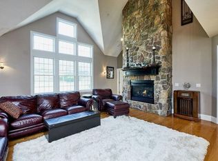 6 Heaton Pl, Wrentham, MA 02093