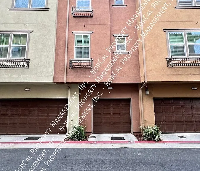 487 La Scena Pl — Photo 1