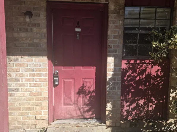 203 Rue Royale APT A, Lafayette, LA 70507