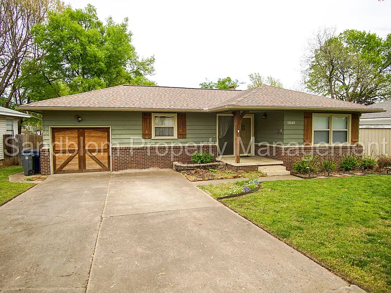 3549 S Richmond Ave — Photo 2