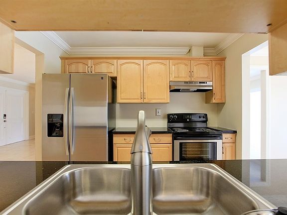 3rd image of 16768 Golfview Dr