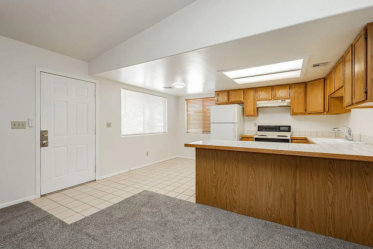 1440 Ogallala St - 3 — Photo 3