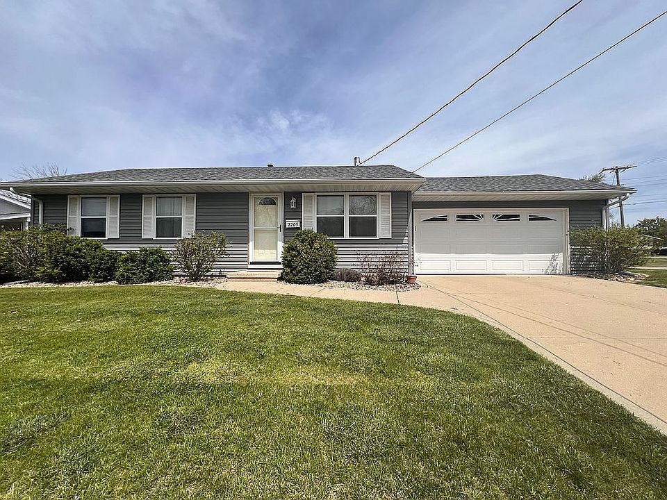1st image of 2205 W Kensington Dr
