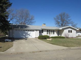 6 Vista Dr, Minot, ND 58703