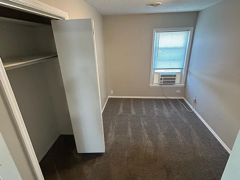 103 E Sangamon St #4 — Photo 5