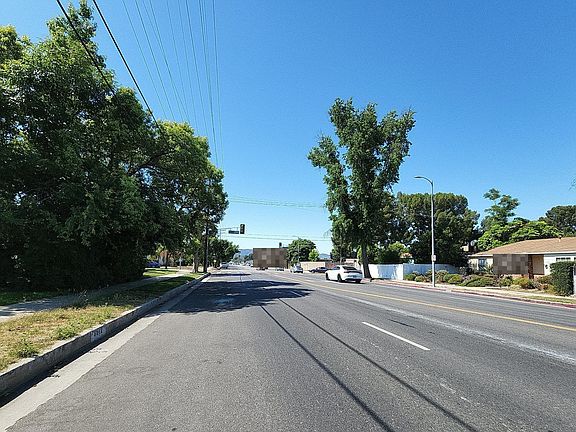 4th image of 6616 Lindley Ave