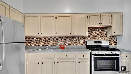 Rented by R New York