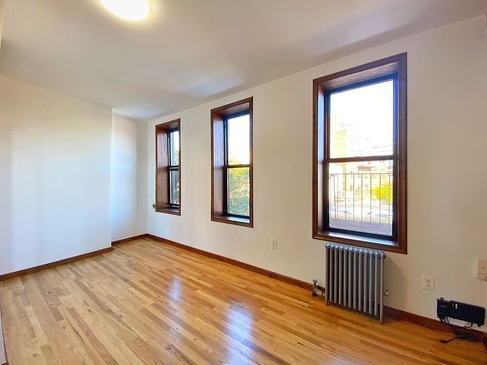 1st image of 702 Washington Ave #D