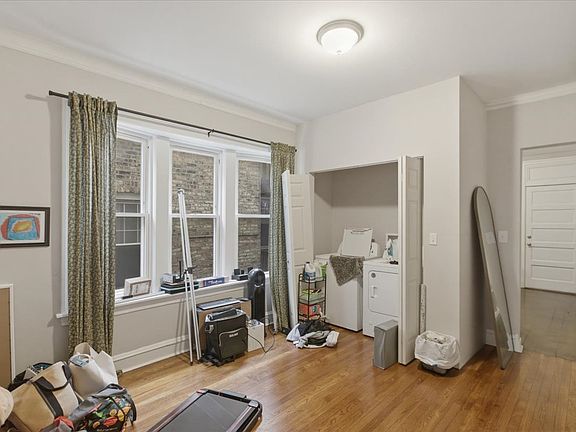 3rd image of 1042 N Kedzie Ave #1HD