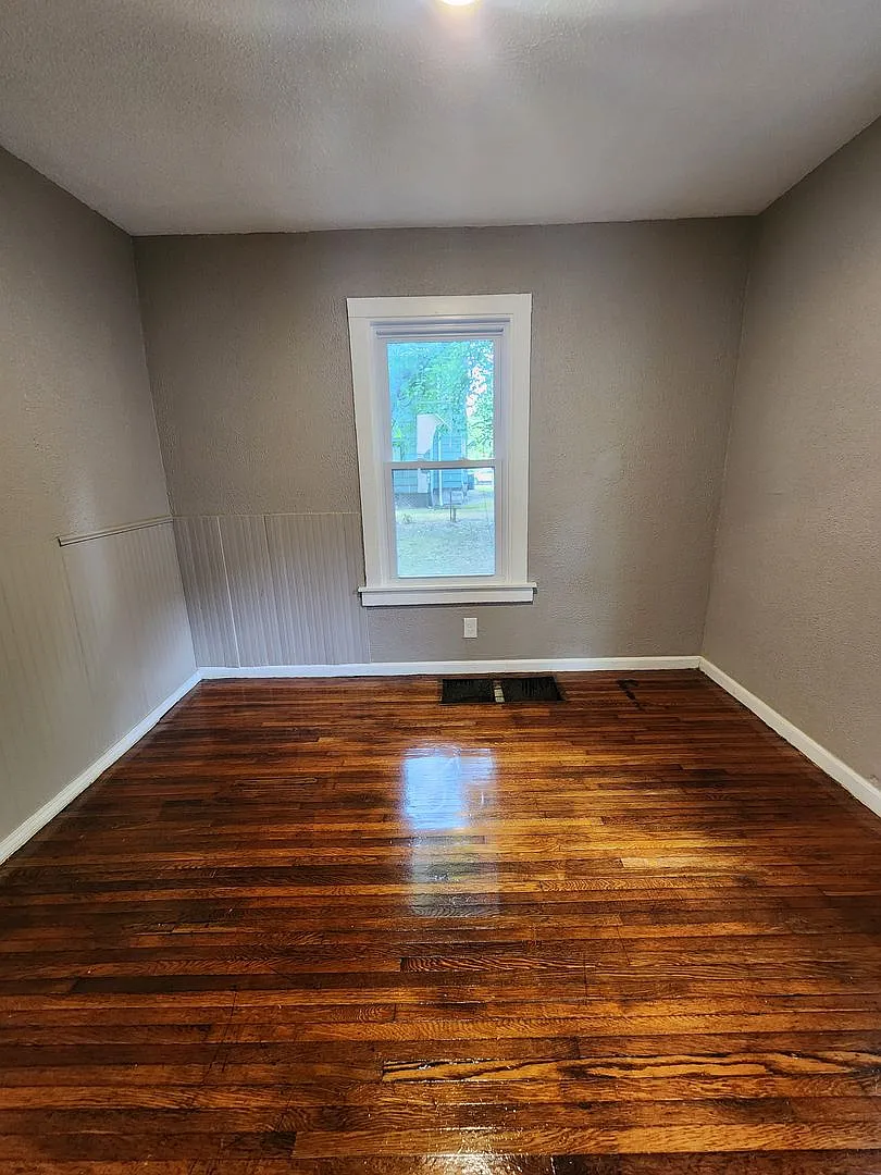 Three Bedroom Single Family Home! — Photo 3