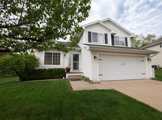 1021 Ridgewood Ct, West Des Moines, IA 50265