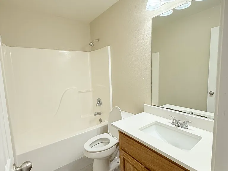 637 Copenhavr St — Photo 9