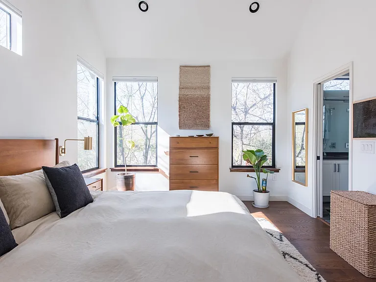 2707 Francisco St — Photo 10