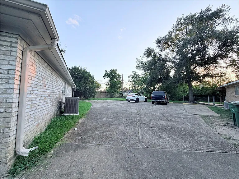 7315 Housman St — Photo 36
