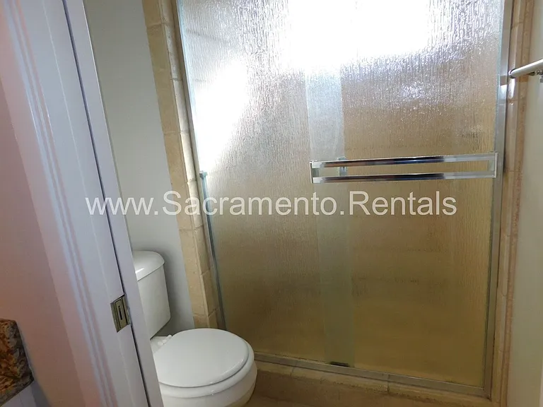 2637 Latham Dr — Photo 30