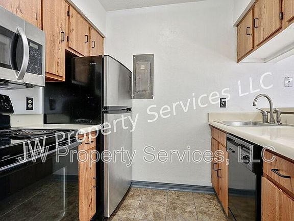 5th image of 4101 Hessmer Ave APT 203