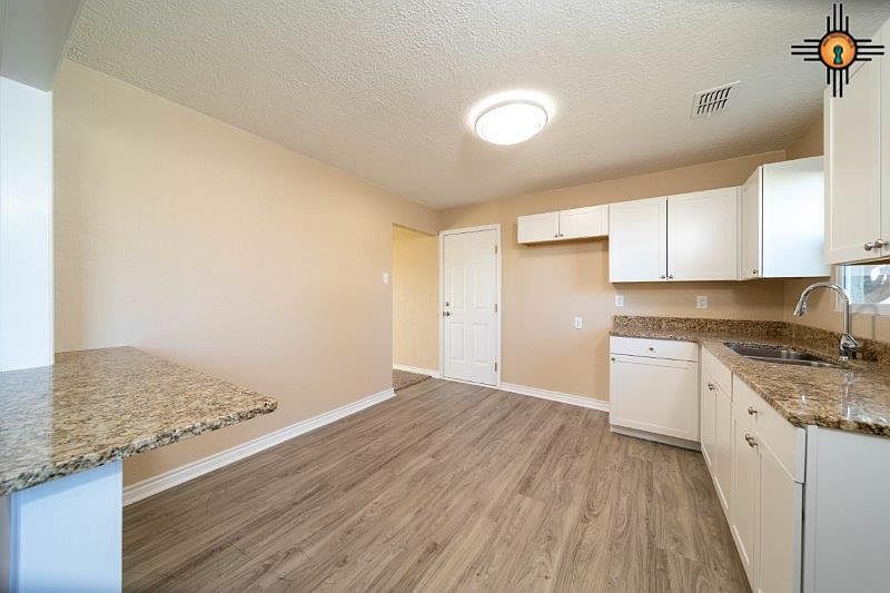 1st image of 216 W Manana Blvd