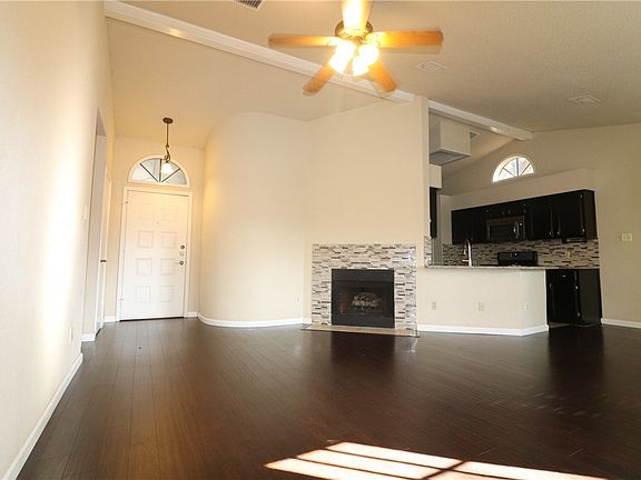5th image of 1402 Piney Creek Ln