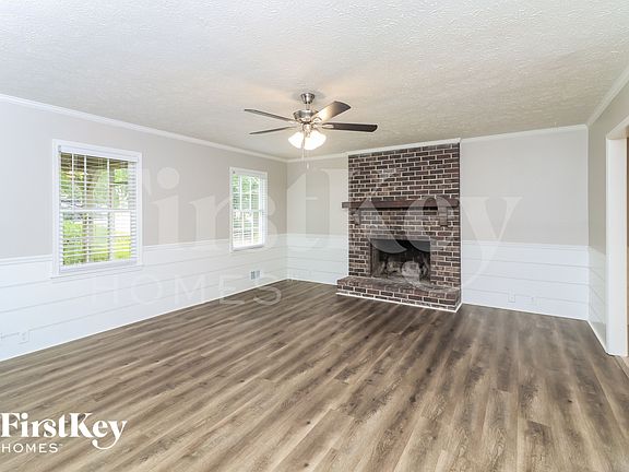 4th image of 3692 Cambridge Dr SW