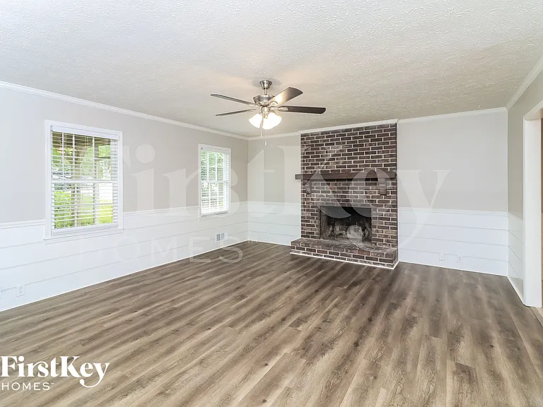 3692 Cambridge Dr SW — Photo 4